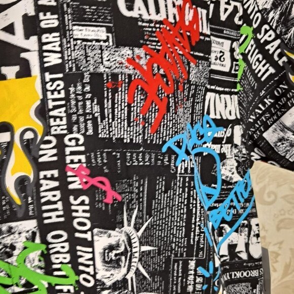 Fresh Prints of BelAir Size Large Black Newsprint Graphic Button Up Shirt NWT - Picture 3 of 13